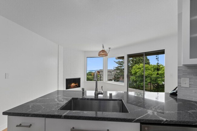 Building Photo - 4Bd/3Ba Seattle House