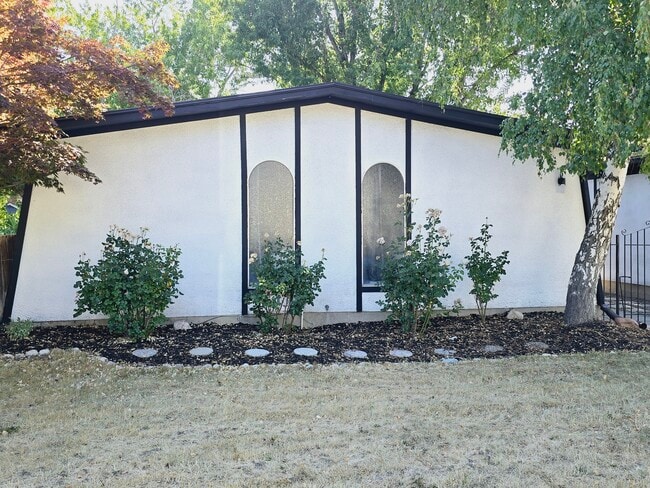 Building Photo - 8570 Harvard Park Dr