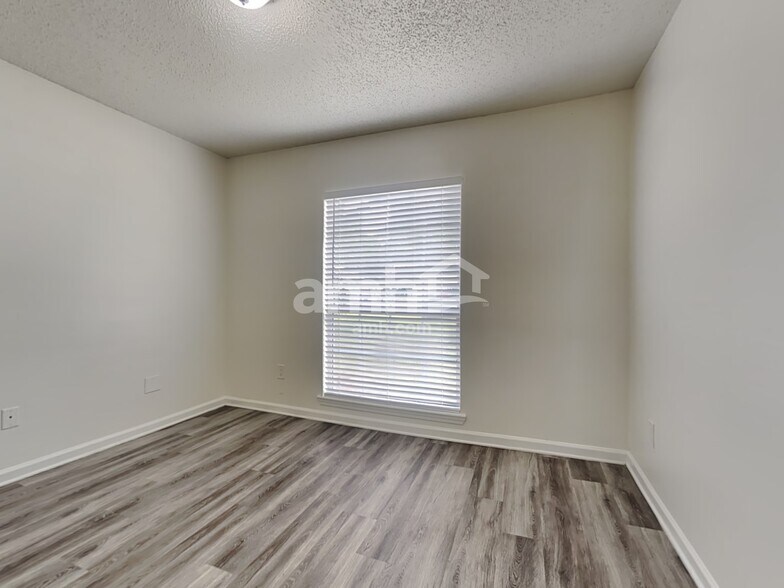 Building Photo - 3275 Guernsey Ct