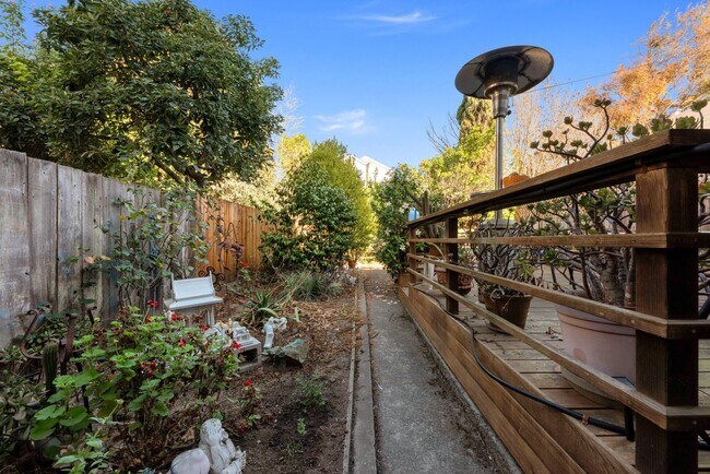 Building Photo - 3982-3984-3984 25th St