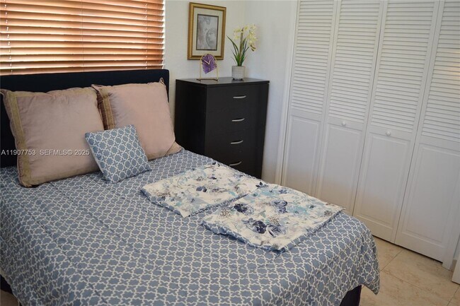 Building Photo - 3221 SW 93rd Pl