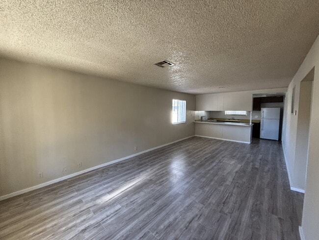 Building Photo - First Floor 2-bed, 2-bath, no carpet here!