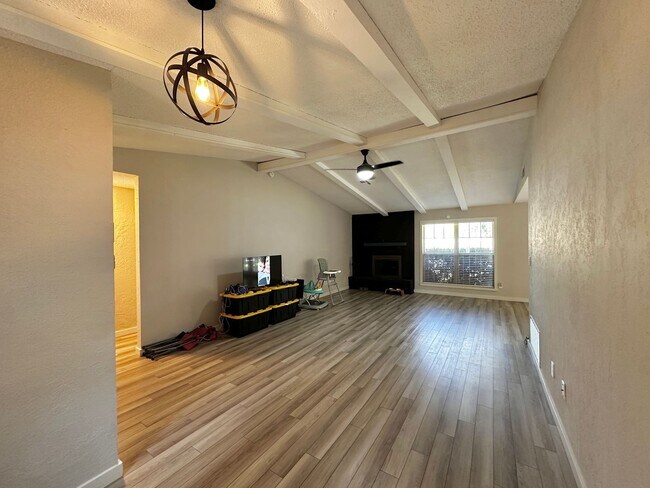 Building Photo - Remodeled