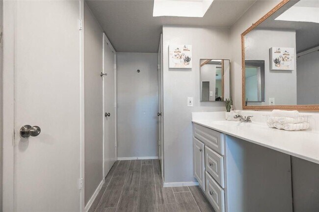 Building Photo - 9907 Towne Tower Ln