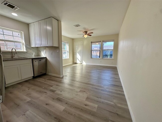 Building Photo - 5024 Jefferson St