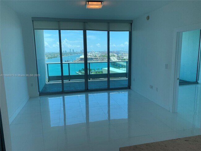 Building Photo - 900 Biscayne Blvd