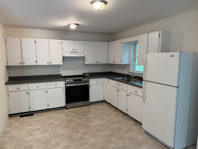 Building Photo - 180 Brevard St