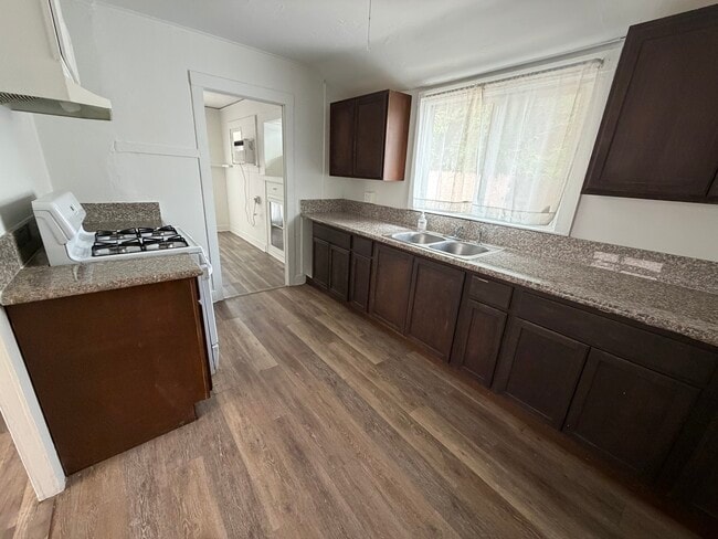 Building Photo - 444 N Catalina Ave