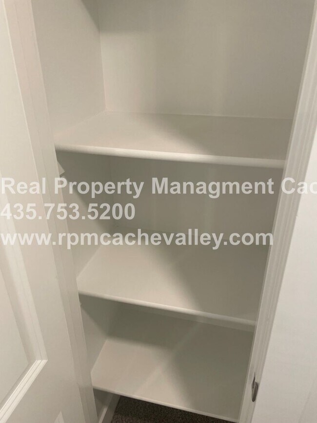 Building Photo - 566 N 245 E