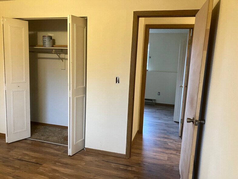 Building Photo - 110 E Longfellow Ave