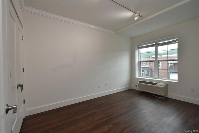 Building Photo - 35 van Nydeck Avenue Unit 306