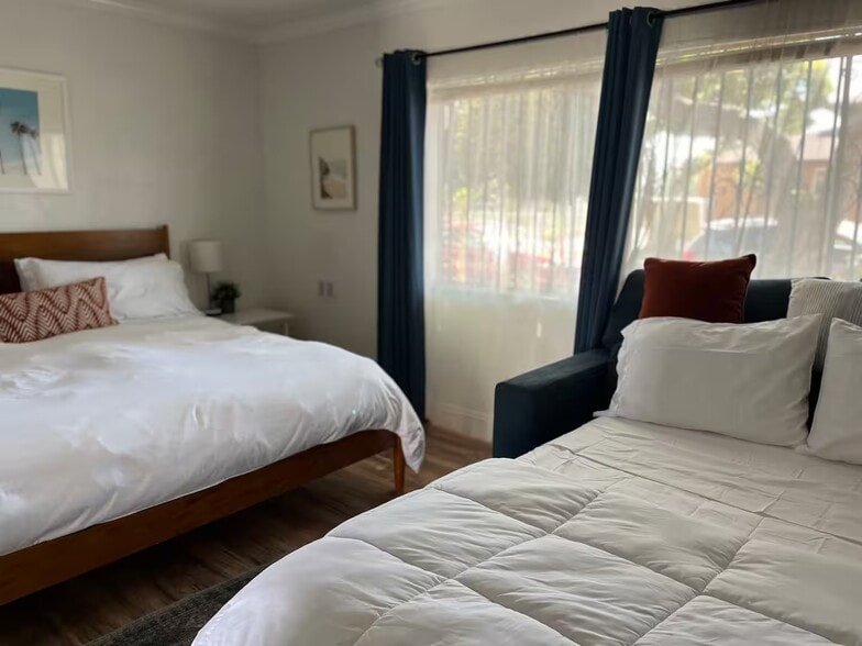 Building Photo - 12118 Ramona Ave