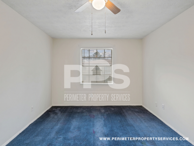 Building Photo - FULLY RENOVATED UNIT!!! WITH ONE MONTH REN...