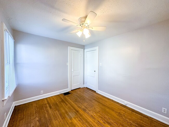 Building Photo - 867-867 N Linwood Ave