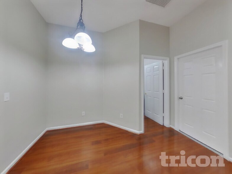 Building Photo - 3582 White Cow Ct