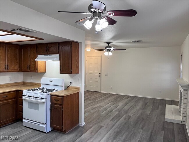Building Photo - 6665 W Tropicana Ave
