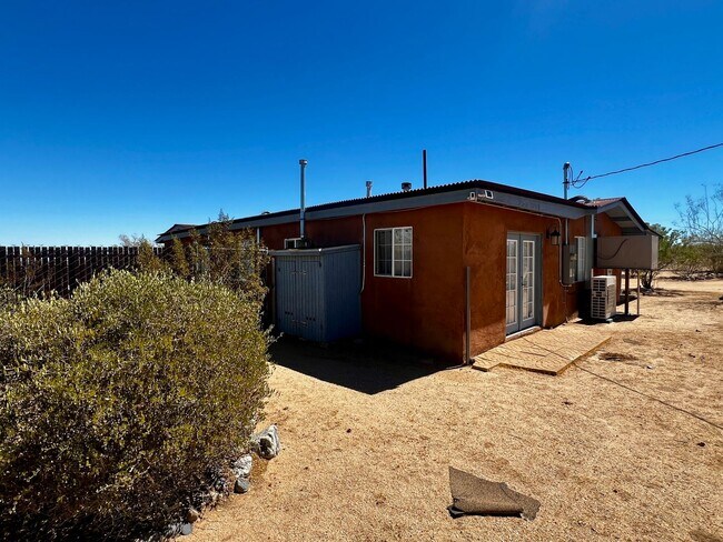 Building Photo - Charming 3-Bedroom Home for Rent in Landers, CA w SPA