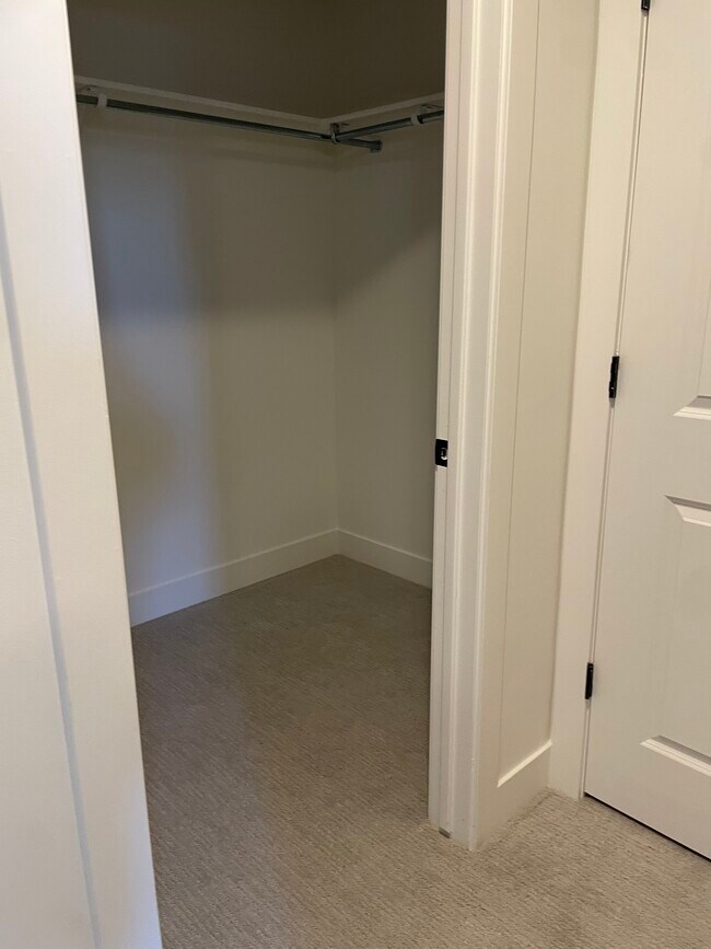 Building Photo - 1474 W Cook Ln