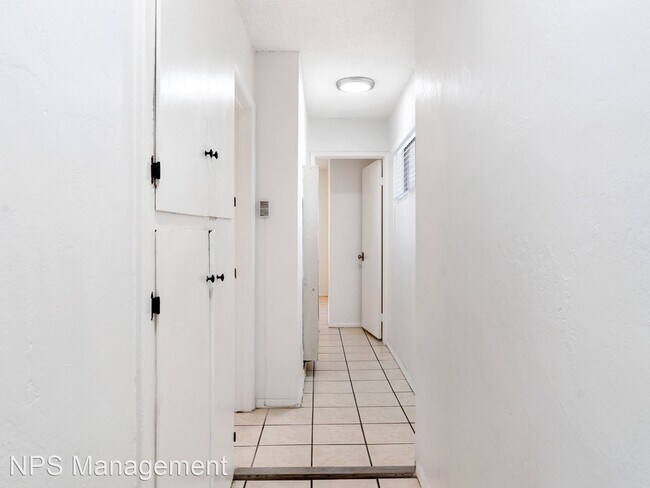 Building Photo - 3 br, 1 bath Apartment - 409 South Harris ...