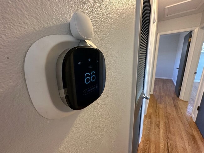 Building Photo - South Boulder Gem: 3 Bed, 2 Bath with Stunning Flatiron Views & Hardwood Flooring throughout!