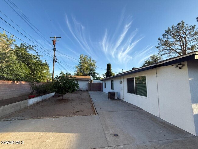 Building Photo - 38638 31st St E