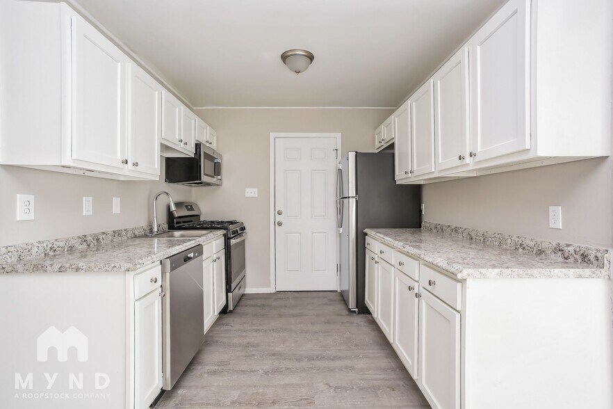 Building Photo - 1221 Manfeld Dr