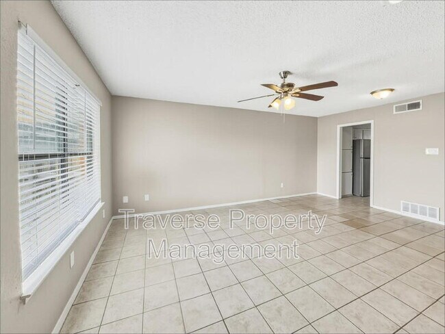 Building Photo - 1006 Bland Dr