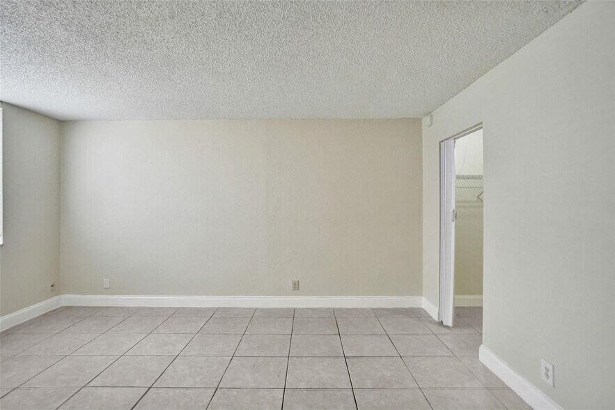 Building Photo - 10773 Cleary Blvd