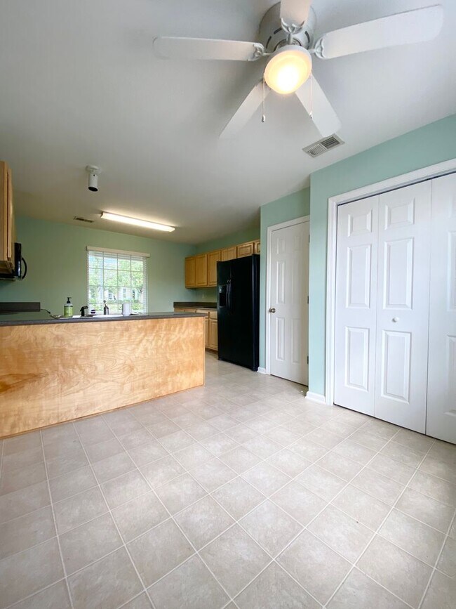 Building Photo - Beautiful 3 Bed 2.5 Bath House