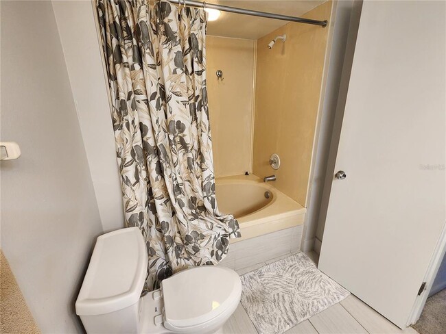 Building Photo - 5901 Bahia Del Mar Cir N