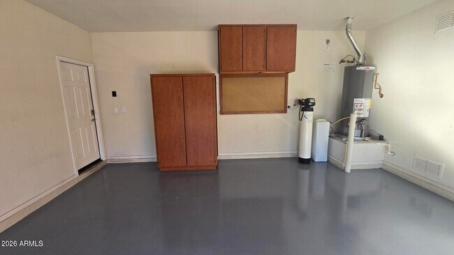 Building Photo - 10826 Avenida Del Rey