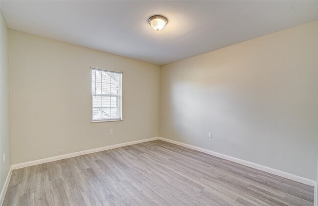 Building Photo - 4624 Kingsbury St