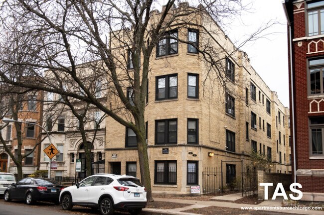 Building Photo - 646 W Roscoe St