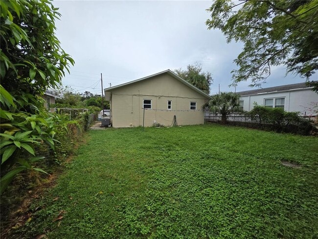 Building Photo - 207 Hibiscus St