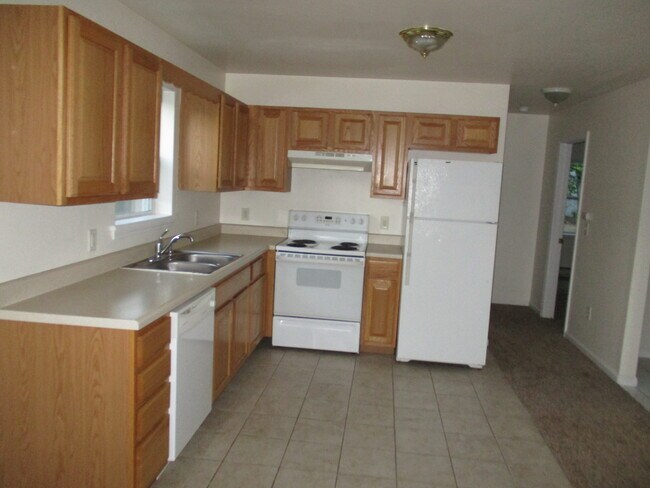 Kitchen Unfurnished - 1 Riverside Park N