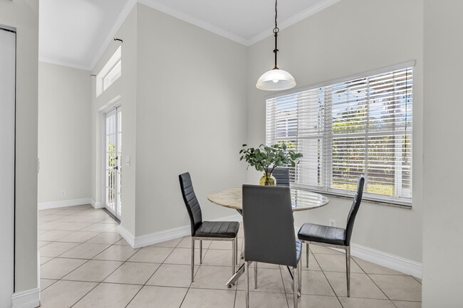 Building Photo - 1579 Banyan Way