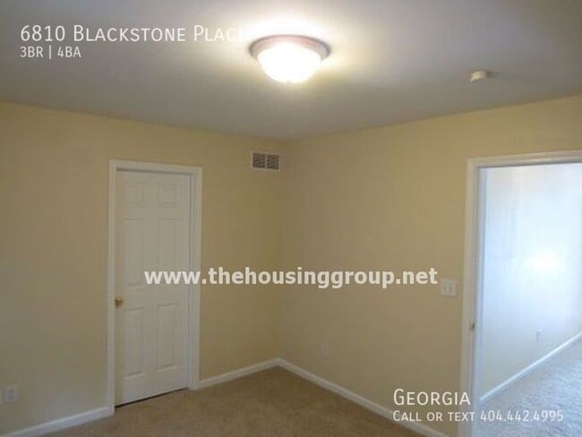 Building Photo - 6810 Blackstone Pl