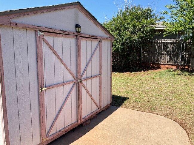 Building Photo - 5524 Woodmont Dr