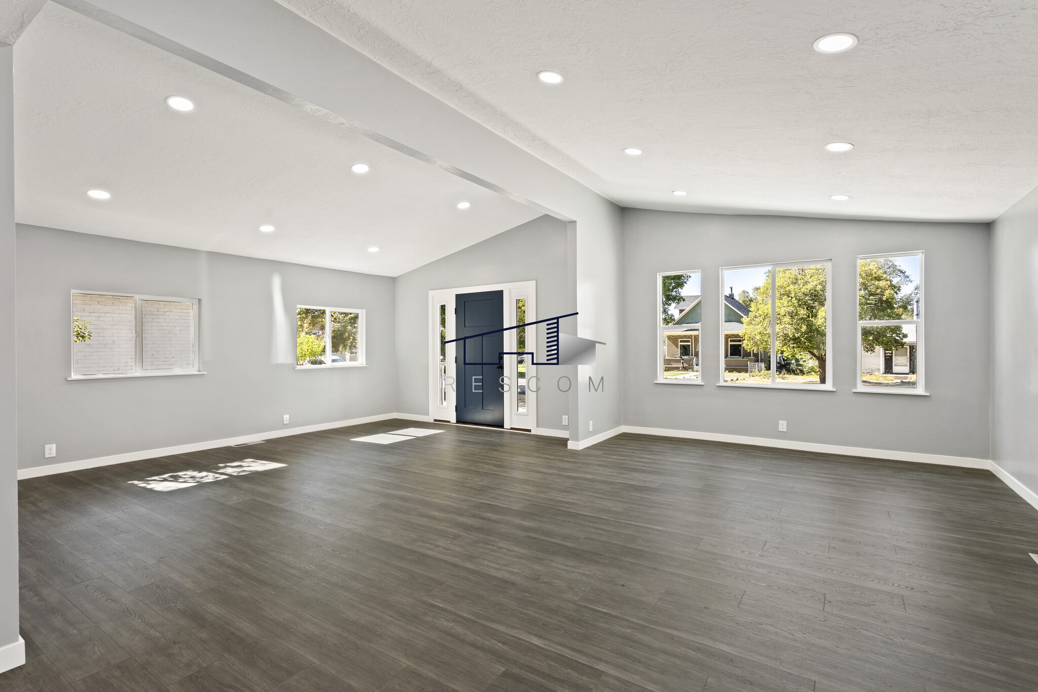 Building Photo - 2060 Jefferson Ave