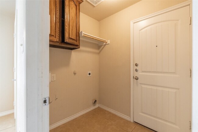 Building Photo - 1112 Hiddencreek Dr