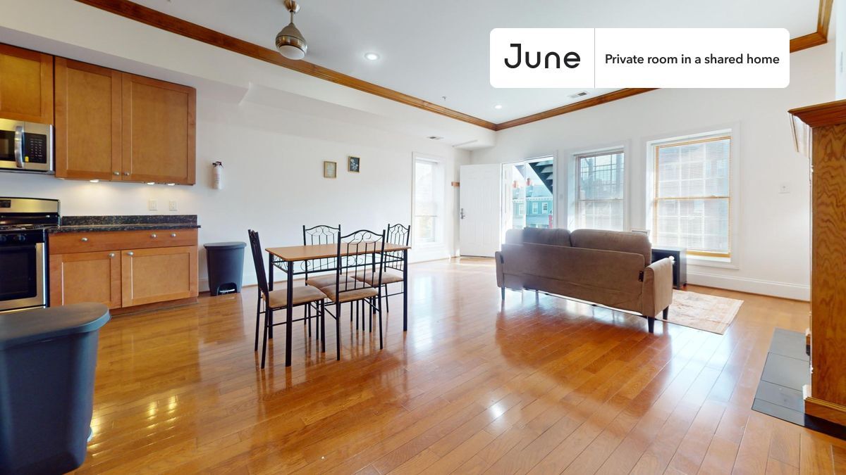 Building Photo - Room in Shared 3 bed/3.5 bath home