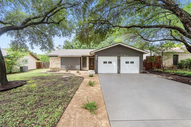 Building Photo - 701 Riverwood Dr