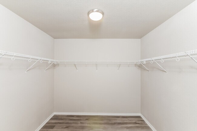 Building Photo - 15210 Pandion Dr