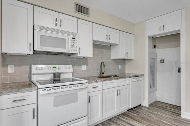 Building Photo - 4510 La Capri Ct