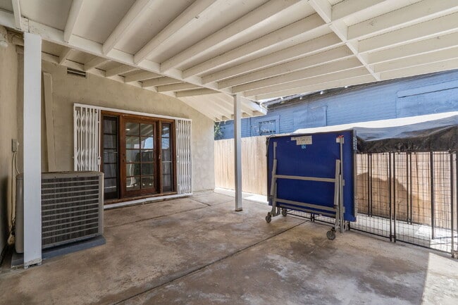 Building Photo - Spacious 3BR Retreat in the Heart of Cherokee Point