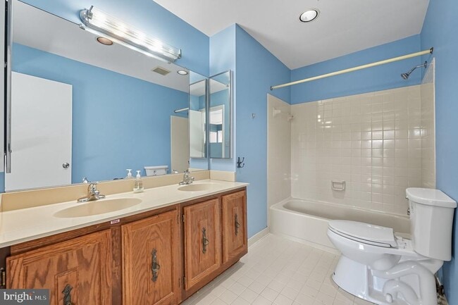 Building Photo - 7724 Bristol Square Ct