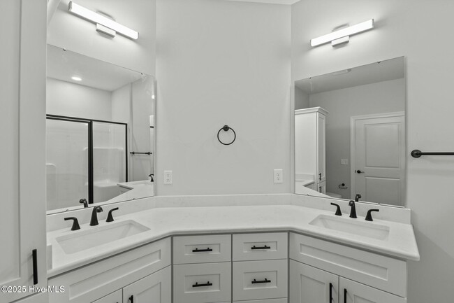 Building Photo - 400 Lighthouse Ln