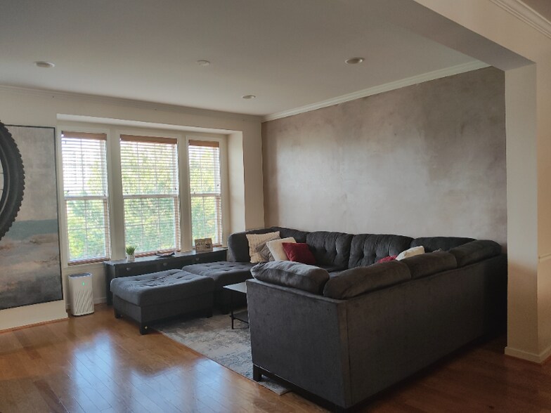 Building Photo - 2110 Hardbower Way