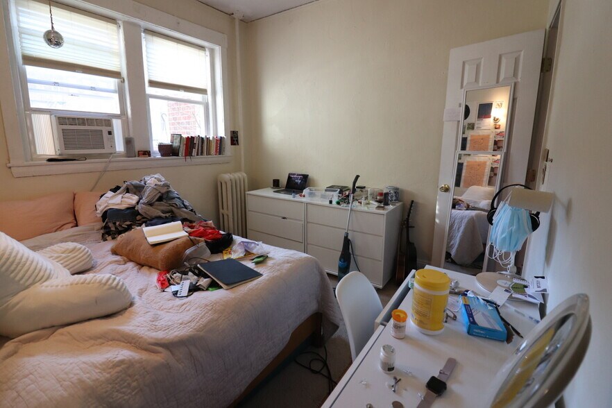 Building Photo - 60 Egmont St