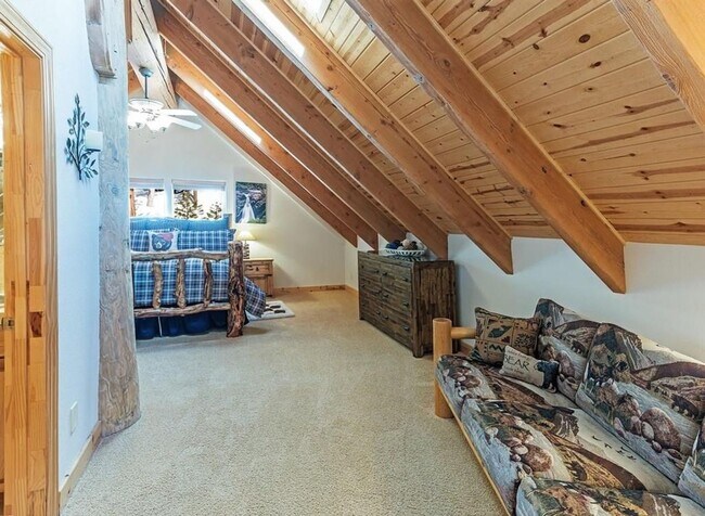 Building Photo - Charming Mountain Home